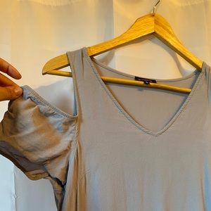 Cap sleeve with lace Dynamite blouse